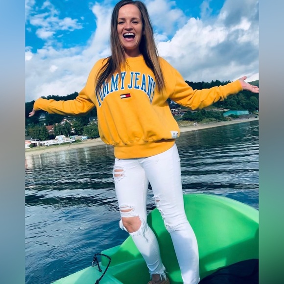 Tommy Hilfiger Logo Sweatshirt - Picture 2 of 6